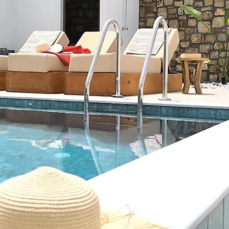 Valantina's & Mannouel Luxury * Lardos