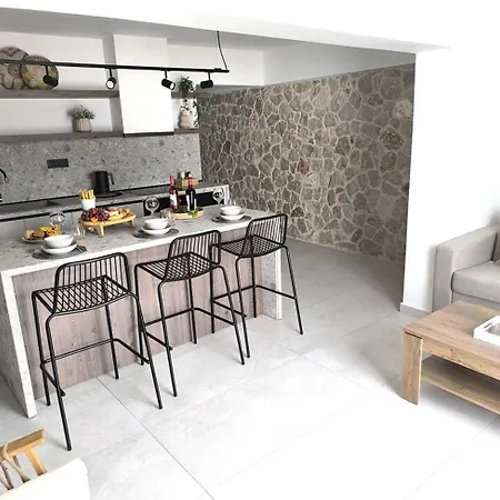 Valantina's & Mannouel Luxury Lardos