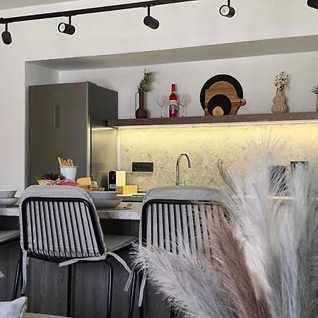 Valantina's & Mannouel Luxury Lardos