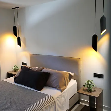 Valantina's & Mannouel Luxury Vila *