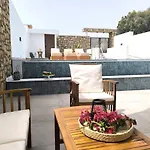 Valantina's & Mannouel Luxury לרדוס