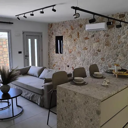 Valantina's & Mannouel Luxury * Lardos