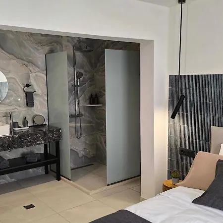 Valantina's & Mannouel Luxury * Lardos
