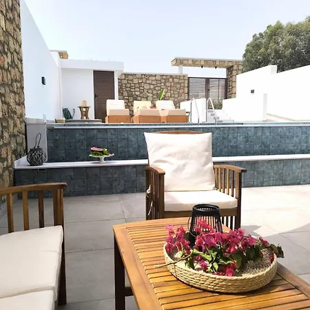 Valantina's & Mannouel Luxury 라도스