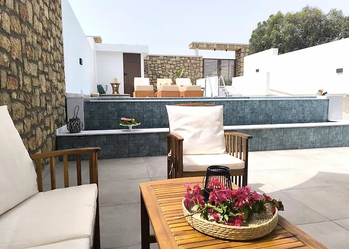 Valantina's & Mannouel Luxury Лардос