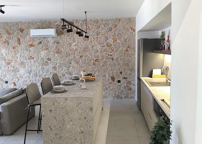 Valantina's & Mannouel Luxury