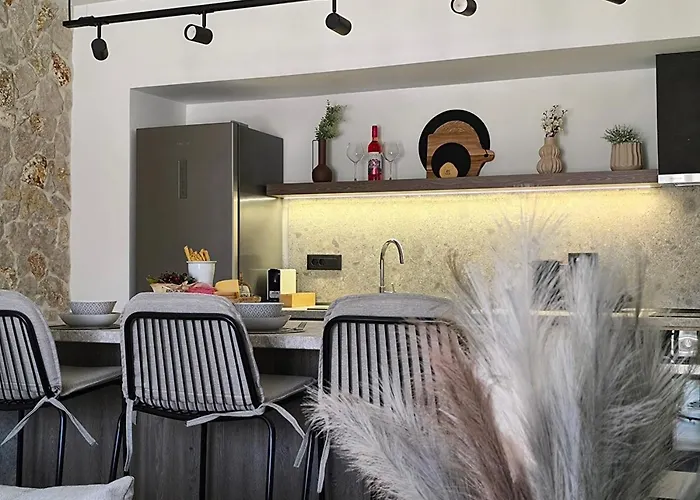 Valantina's & Mannouel Luxury Λάρδος