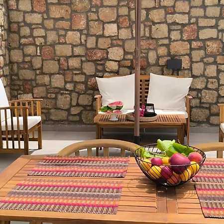 Valantina's & Mannouel Luxury * Lardos