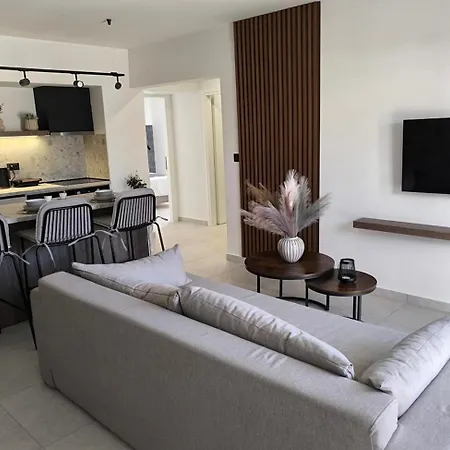 Valantina's & Mannouel Luxury Λάρδος