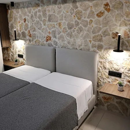 Valantina's & Mannouel Luxury * Lardos
