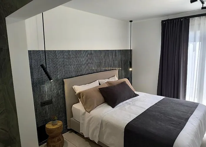 Valantina's & Mannouel Luxury Lardos