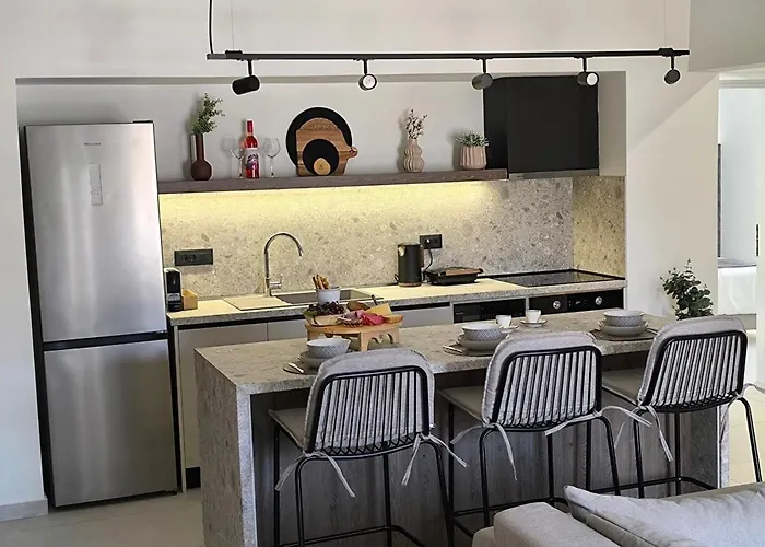 Willa Valantina's & Mannouel Luxury *